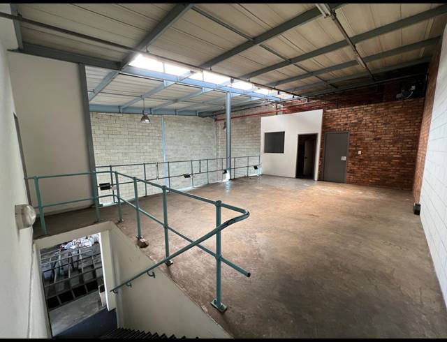 271M² WAREHOUSE TO LET IN STRIJDOMPARK
